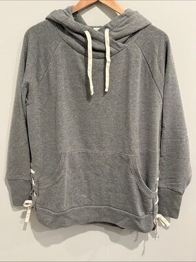 GAP Cozy Gray Hooded Women's Sweatershirt with Pocket & Drawstring Details